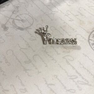 Princess brooche